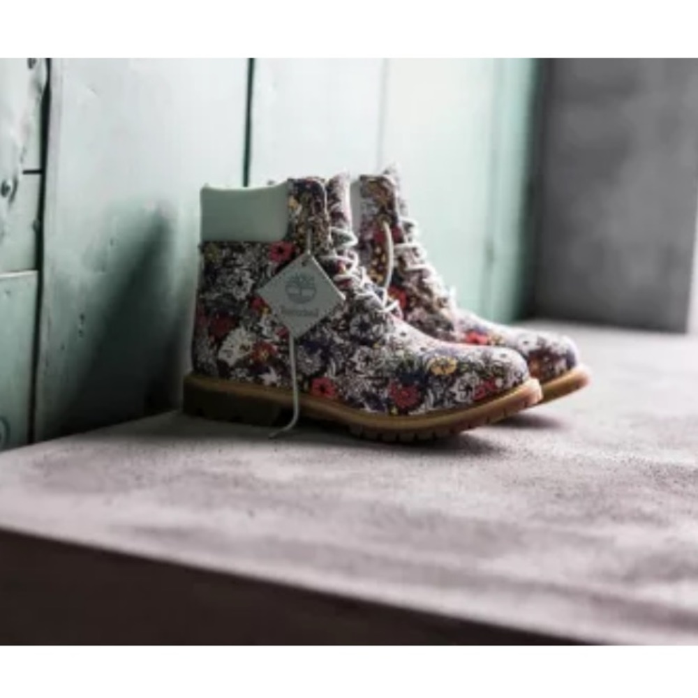 Timberland Premium Canvas Waterproof Floral Boots Size 7